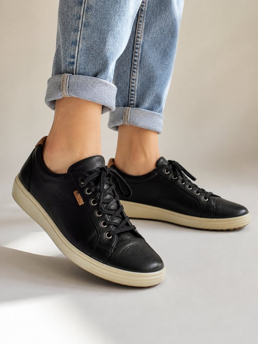 Women’s ECCO Black Leather Sneakers EU 41 US 10–10.5 Casual Comfort Lace-Up